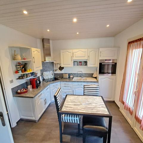 A VENDRE MAISON ENTIEREMENT RENOVEE / CHAMBRE EN REZ-DE-CHAUSSEE / JARDIN / GARAGE / 4 CHAMBRES