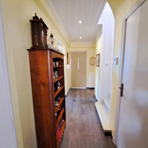 A VENDRE MAISON ENTIEREMENT RENOVEE / CHAMBRE EN REZ-DE-CHAUSSEE / JARDIN / GARAGE / 4 CHAMBRES