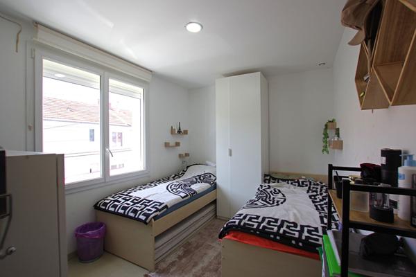 Maison de ville entièrement rénovée avec jardin et prestations de qualité