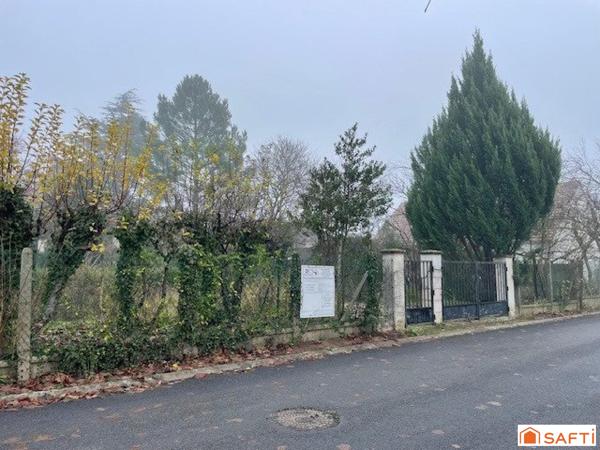 Terrain plat 459 m2 - Façade 20 ml - Profondeur 23 ml - RER D - Ecole