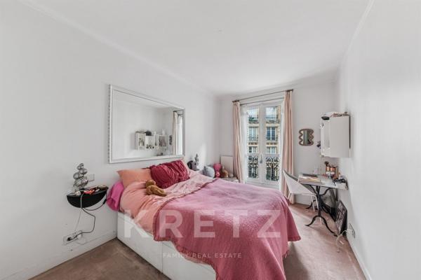 Paris 9e – Élégant appartement avec balcon et vues