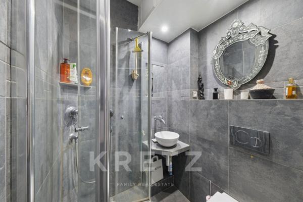 Paris 9e – Élégant appartement avec balcon et vues