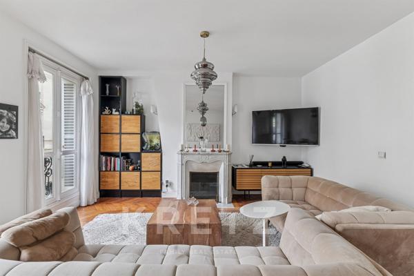 Paris 9e – Élégant appartement avec balcon et vues