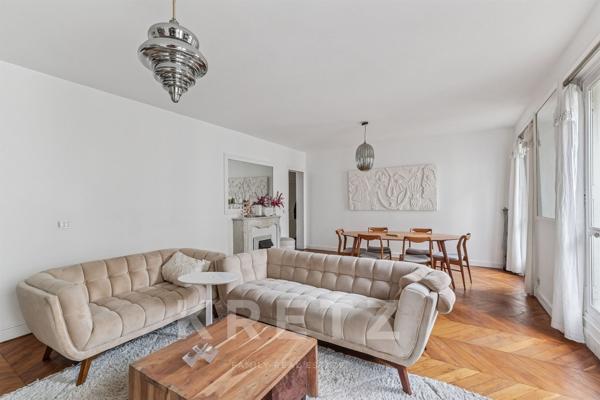 Paris 9e – Élégant appartement avec balcon et vues