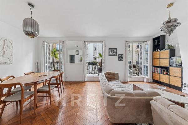Paris 9e – Élégant appartement avec balcon et vues