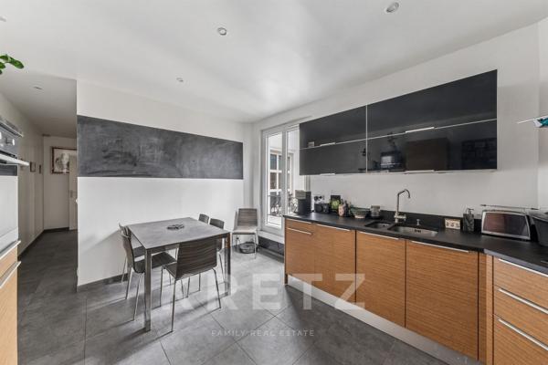Paris 9e – Élégant appartement avec balcon et vues