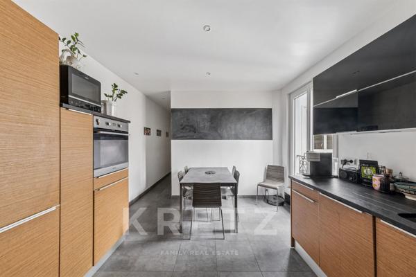 Paris 9e – Élégant appartement avec balcon et vues