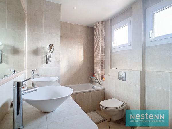 Maison ENTRESSEN T4, 3 Chambres, jardin, piscine et garage aménagé, env 127m²