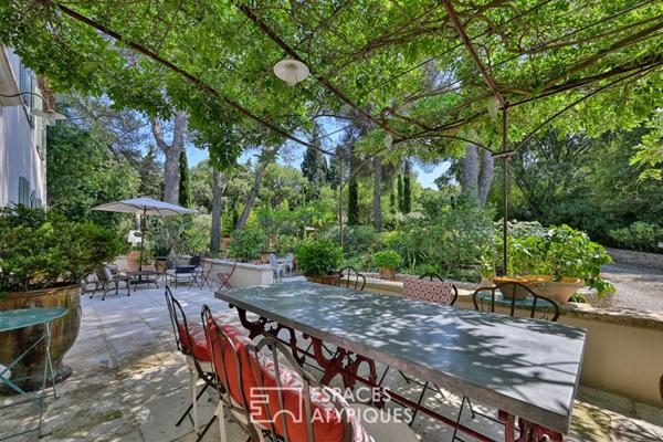 Bastide de charme avec piscine et dépendance