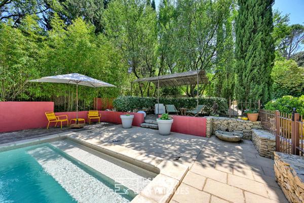 Bastide de charme avec piscine et dépendance