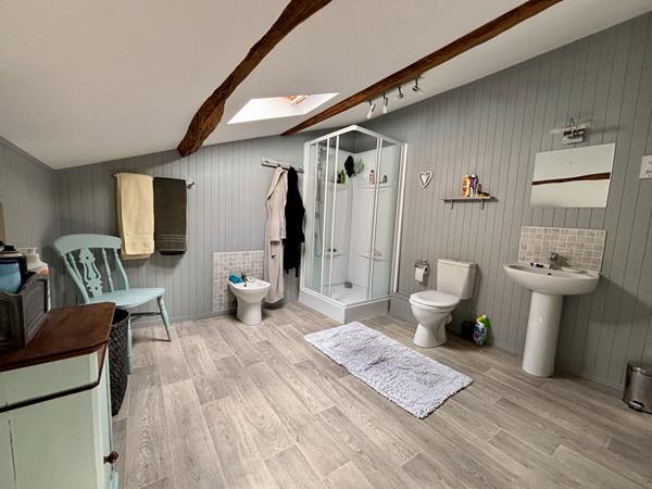Charmante maison en pierre rénovée avec jardin clos et garage Villefagnan