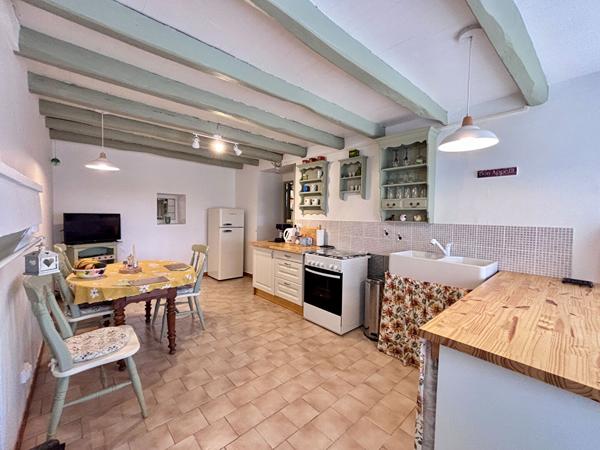 Charmante maison en pierre rénovée avec jardin clos et garage Villefagnan