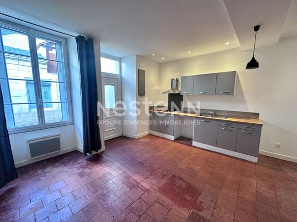 Vente jolie maison rénovée par artisans de 123.62 m² centre ville de VAAS (72500)