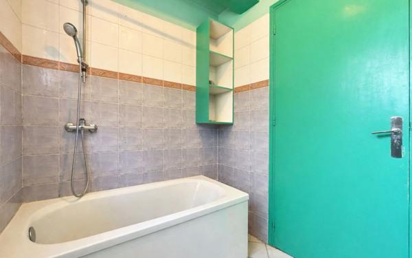 Appartement à vendre    3 pièces • 62,29 m2 Marseille 9