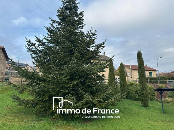 Bâtiment plain-pied modulable de 300 m² avec appartement T3 et local professionnel sur 2353 m² de terrain