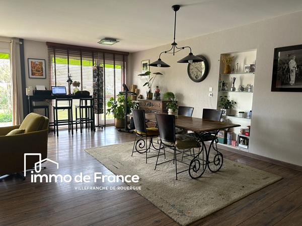 Bâtiment plain-pied modulable de 300 m² avec appartement T3 et local professionnel sur 2353 m² de terrain