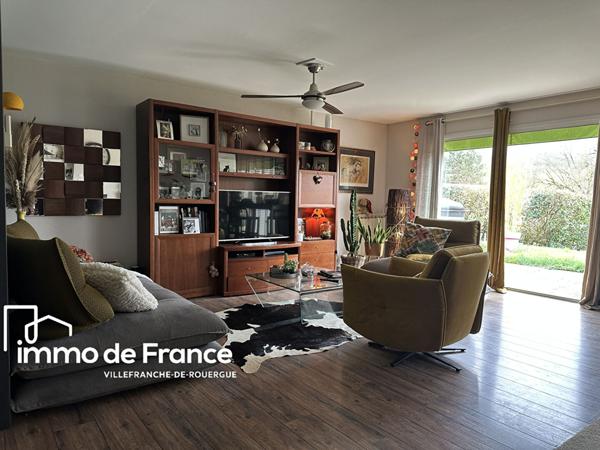 Bâtiment plain-pied modulable de 300 m² avec appartement T3 et local professionnel sur 2353 m² de terrain