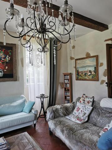 Propriété avec vue sur les Pyrénées : 2 belles maisons, piscine, jacuzzi, salle de sport; calme, campagne