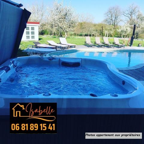 Propriété avec vue sur les Pyrénées : 2 belles maisons, piscine, jacuzzi, salle de sport; calme, campagne