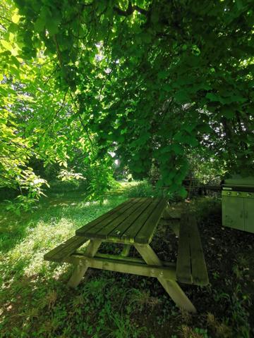 Propriété avec vue sur les Pyrénées : 2 belles maisons, piscine, jacuzzi, salle de sport; calme, campagne