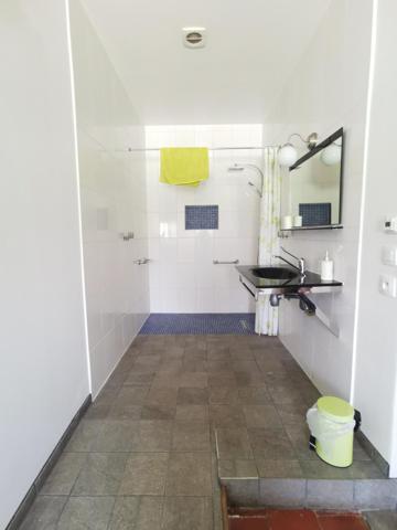 Propriété avec vue sur les Pyrénées : 2 belles maisons, piscine, jacuzzi, salle de sport; calme, campagne