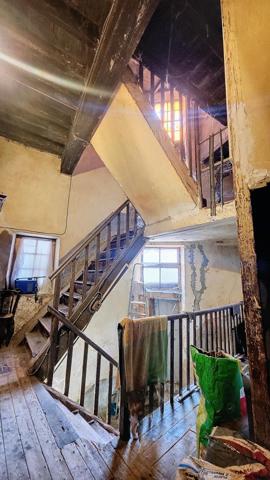 Grande maison à rénover dans le centre historique de Chabeuil