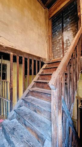 Grande maison à rénover dans le centre historique de Chabeuil