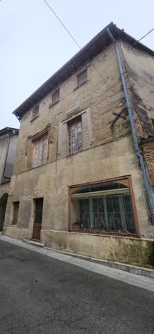Grande maison à rénover dans le centre historique de Chabeuil
