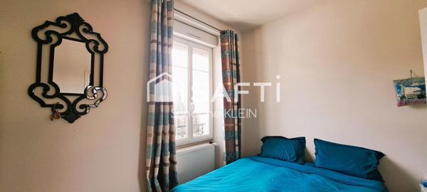 Maison familiale en bord de canal, 217 m², 6 pièces avec jardin et piscine chauffée.