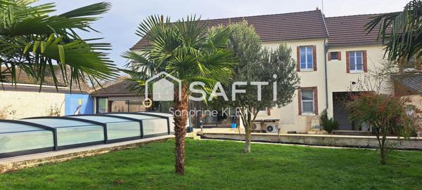Maison familiale en bord de canal, 217 m², 6 pièces avec jardin et piscine chauffée.