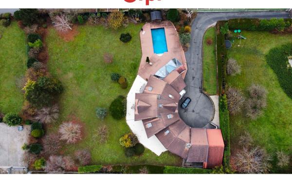 Maison à vendre    7 pièces • 308 m2 Vétraz-Monthoux