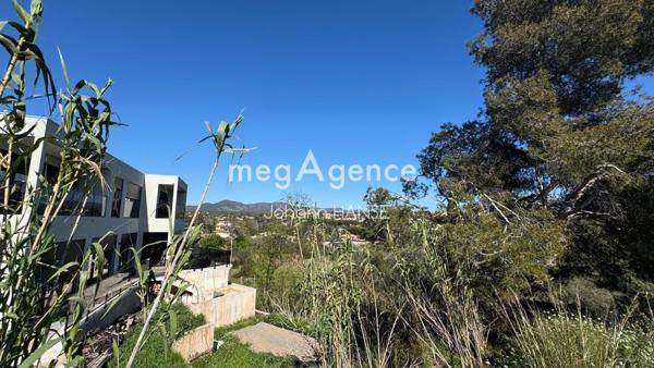 Terrain à FREJUS, 83600 - 500m²