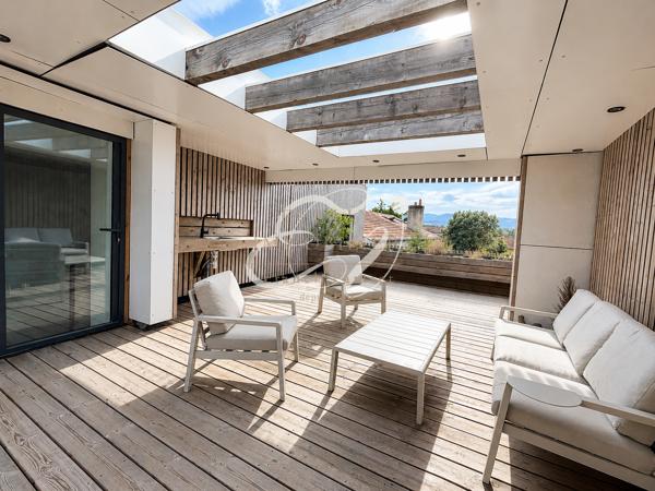 MAISON DE CARACTÈRE DE 166 M², ENTIÈREMENT RÉNOVÉE, TERRASSES ET ROOFTOP