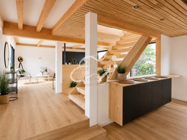 MAISON DE CARACTÈRE DE 166 M², ENTIÈREMENT RÉNOVÉE, TERRASSES ET ROOFTOP