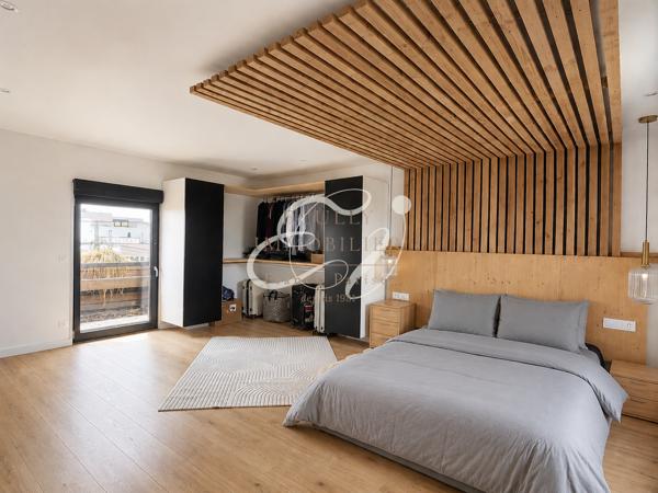 MAISON DE CARACTÈRE DE 166 M², ENTIÈREMENT RÉNOVÉE, TERRASSES ET ROOFTOP