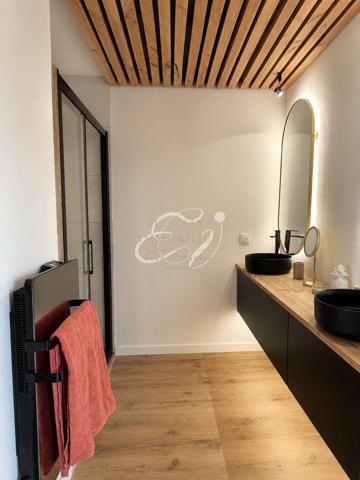 MAISON DE CARACTÈRE DE 166 M², ENTIÈREMENT RÉNOVÉE, TERRASSES ET ROOFTOP