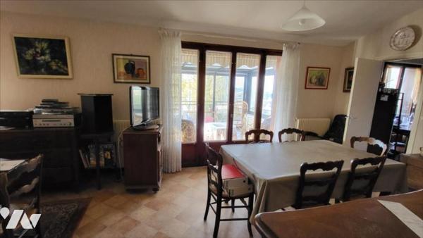 Pavillon sur 1041 m² dans un quartier calme.