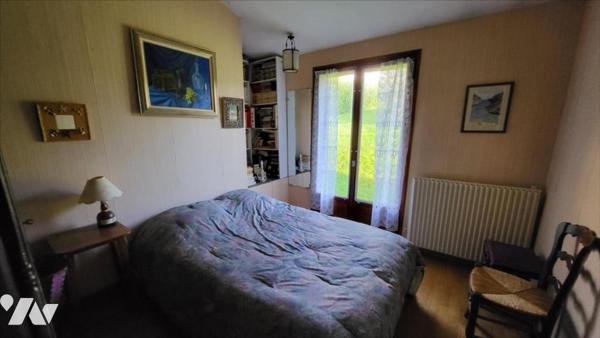 Pavillon sur 1041 m² dans un quartier calme.