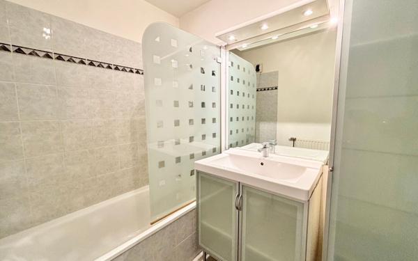 Appartement à vendre    1 pièce • 28 m2 Lyon 3