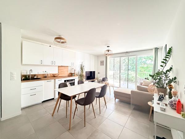 PESSAC - Limite Talence - Appartement - 47m2 - 1 chambre - Terrasse 15m2 - Parking en sous-sol