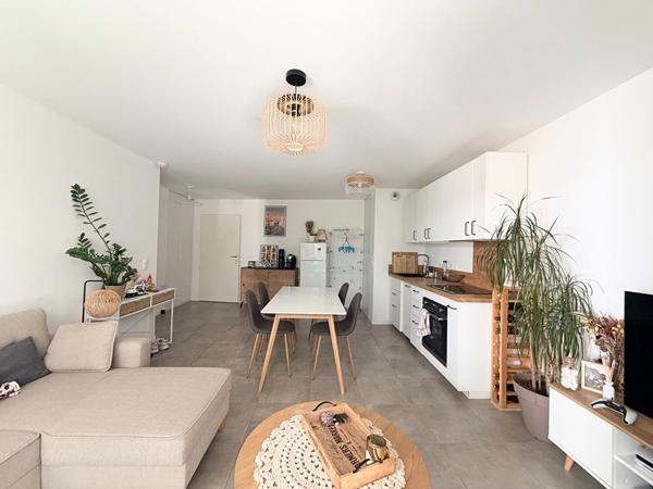 PESSAC - Limite Talence - Appartement - 47m2 - 1 chambre - Terrasse 15m2 - Parking en sous-sol