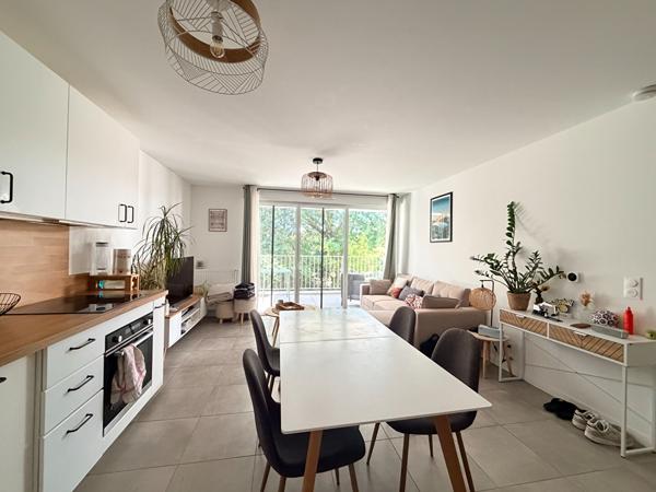 PESSAC - Limite Talence - Appartement - 47m2 - 1 chambre - Terrasse 15m2 - Parking en sous-sol