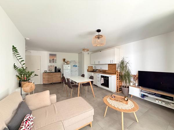 PESSAC - Limite Talence - Appartement - 47m2 - 1 chambre - Terrasse 15m2 - Parking en sous-sol