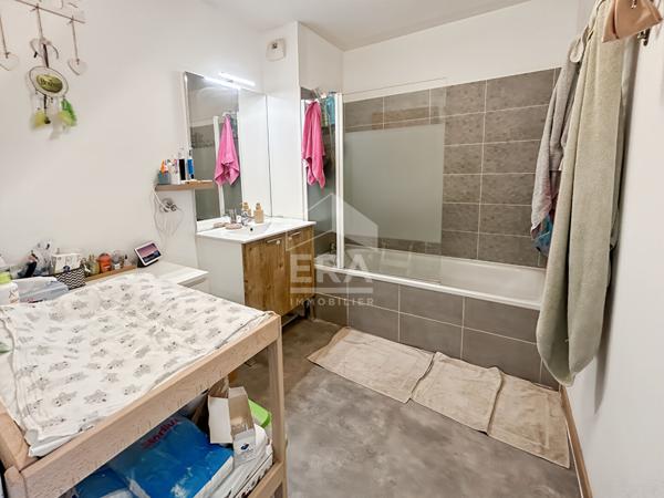 Appartement Marignane avec grand balcon - 2 chambres