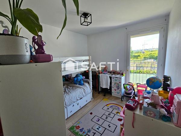 Appartement 75m2 avec grand jardin, garage et 2 parkings+ cave.