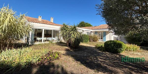 SUPERBE VILLA BOURGEOISE DE STYLE RETHAIS DE 180 M2 SUR UN TERRAIN CLOS ET ARBORE DE 1122 M2. A 15 MN DE LA La Jarrie (17220)