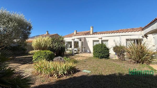 SUPERBE VILLA BOURGEOISE DE STYLE RETHAIS DE 180 M2 SUR UN TERRAIN CLOS ET ARBORE DE 1122 M2. A 15 MN DE LA La Jarrie (17220)