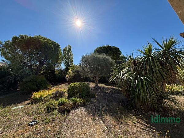 SUPERBE VILLA BOURGEOISE DE STYLE RETHAIS DE 180 M2 SUR UN TERRAIN CLOS ET ARBORE DE 1122 M2. A 15 MN DE LA La Jarrie (17220)