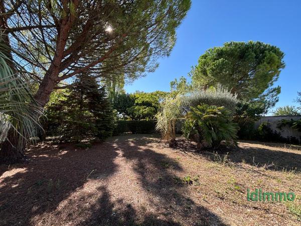SUPERBE VILLA BOURGEOISE DE STYLE RETHAIS DE 180 M2 SUR UN TERRAIN CLOS ET ARBORE DE 1122 M2. A 15 MN DE LA La Jarrie (17220)