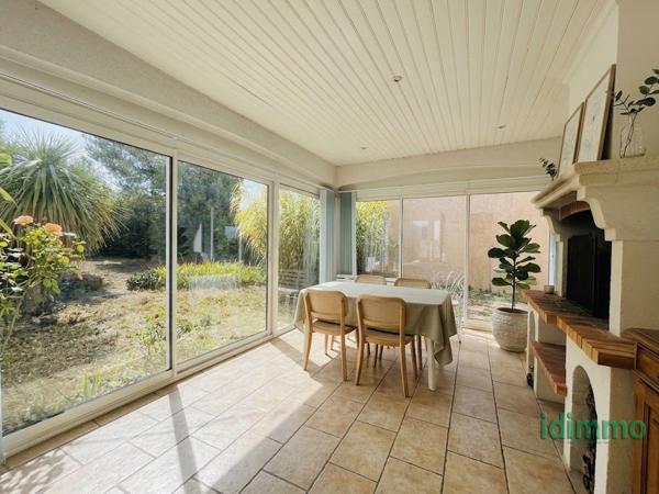 SUPERBE VILLA BOURGEOISE DE STYLE RETHAIS DE 180 M2 SUR UN TERRAIN CLOS ET ARBORE DE 1122 M2. A 15 MN DE LA La Jarrie (17220)